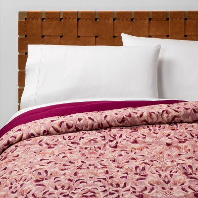 Twin/Twin XL Printed Quilt Magenta Ikat - Opalhouse™